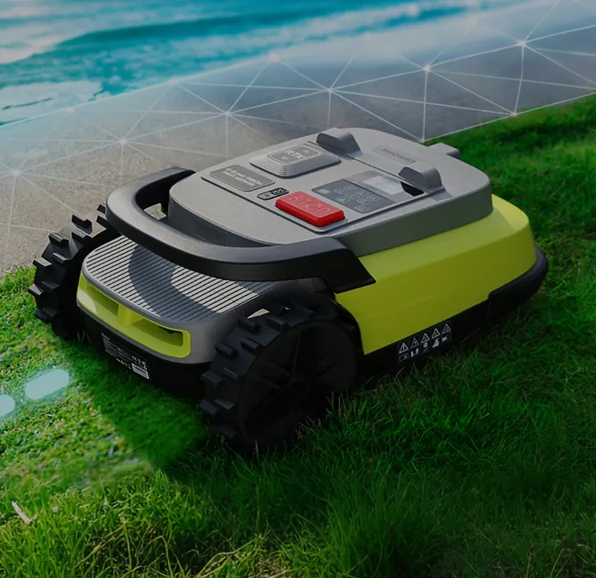 Robot tondeuse Treflo M10 sur une pelouse verte